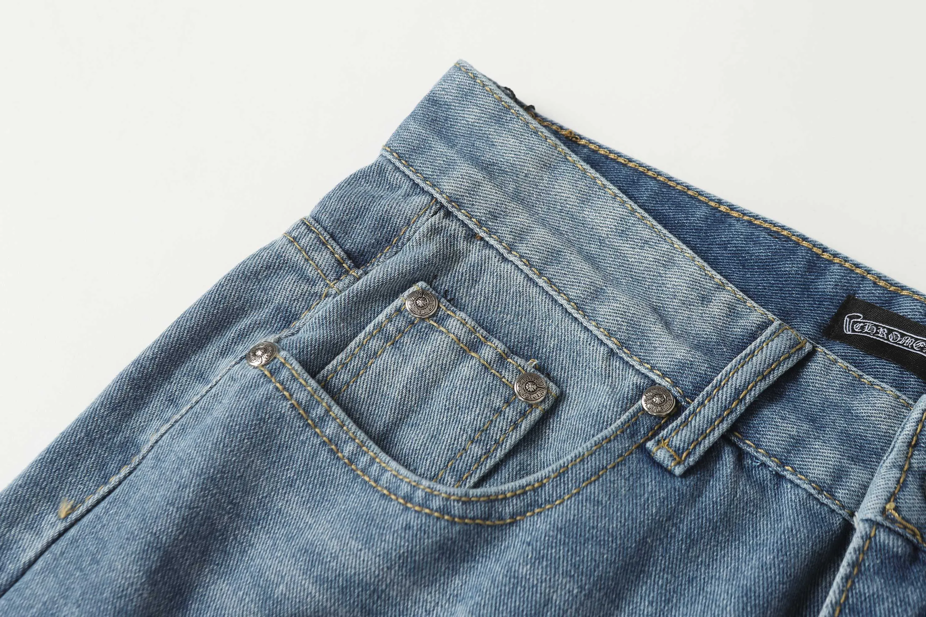 P280 -Chrome Hearts/Chrome Hearts 25ss classic colorful leather cross washed color fabric unisex denim trousers -Vibe style straight stacked god-level version -Carbon fine bias denim color fabric -Old vintage complete set of hardware - Chrome Hearts high version uses high-ounce custom fabrics, fermentation washing and soft color fixation, soft and thick to wear. The details are all hand-polished and crafted. All-over jacquard fabrics unique design style through multiple processes to create a full retro feel Niche unique non-contrasting shirt Customized distressed spray-painted buttons Craftsmanship in every detail Color: Picture color Code number: 28-36